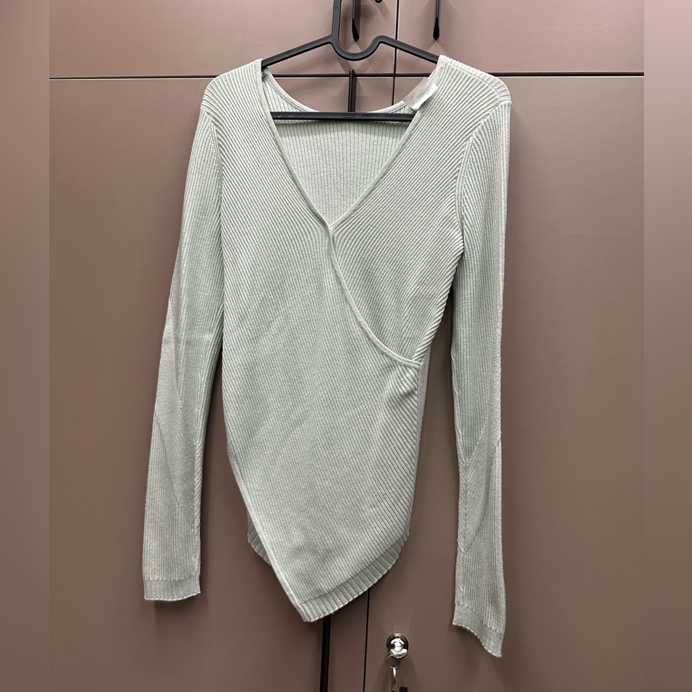 Lululemon sweater top